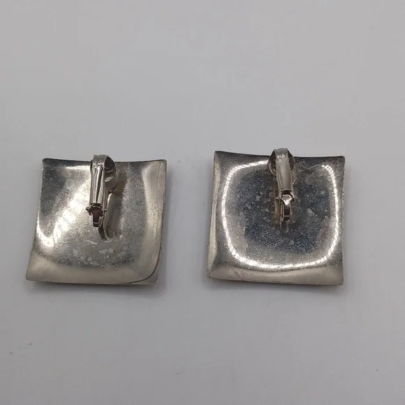 Natural Colored Swirled Clip on Earrings - Picture 5 of 5